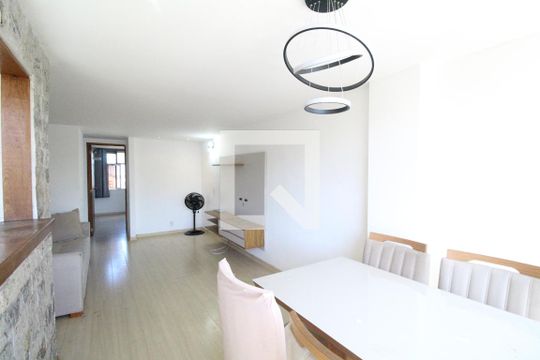 Sala de apartamento para alugar com 2 quartos, 72m² em Taquara, Rio de Janeiro