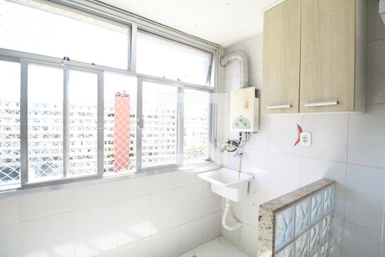 Área de serviço de apartamento para alugar com 2 quartos, 72m² em Taquara, Rio de Janeiro