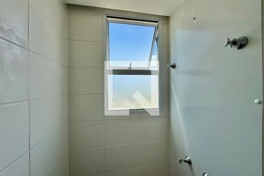 Banheiro Social de apartamento à venda com 2 quartos, 45m² em Recreio dos Bandeirantes, Rio de Janeiro