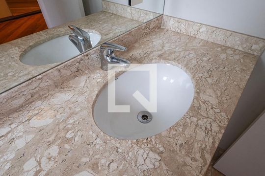 Suíte 2 - Banheiro de apartamento à venda com 4 quartos, 258m² em Vila Madalena, São Paulo