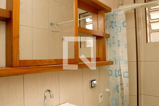 Banheiro de apartamento à venda com 1 quarto, 28m² em Centro Histórico, Porto Alegre