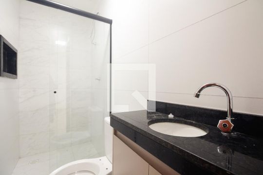 Banheiro  de apartamento para alugar com 2 quartos, 50m² em Vila Carrão, São Paulo