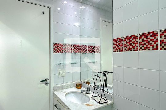 Banheiro de apartamento para alugar com 2 quartos, 50m² em Quarta Parada, São Paulo