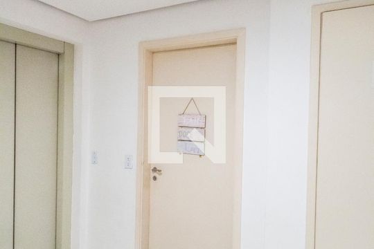 Entrada de apartamento para alugar com 2 quartos, 45m² em Vila da Oportunidade, Carapicuíba