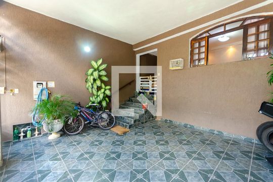 Garagem de casa para alugar com 3 quartos, 300m² em Jardim Sao Ricardo, São Paulo