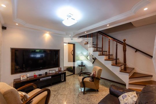 Casa para alugar com 3 quartos, 300m² em Jardim Sao Ricardo, São Paulo