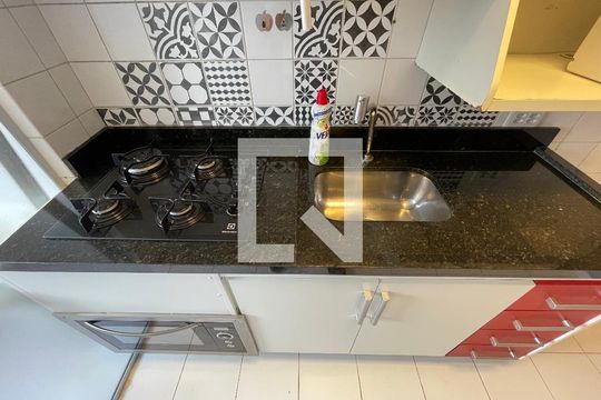 Cozinha de apartamento para alugar com 2 quartos, 45m² em Jardim Celeste, São Paulo