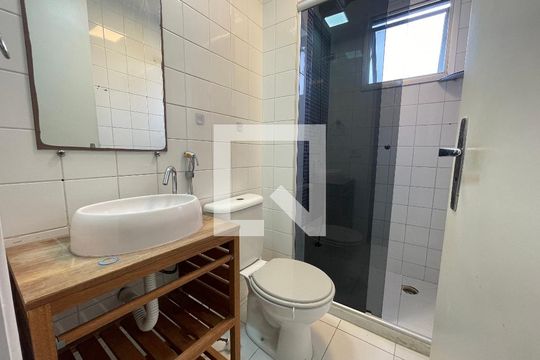 Banheiro Social de apartamento para alugar com 2 quartos, 45m² em Jardim Celeste, São Paulo
