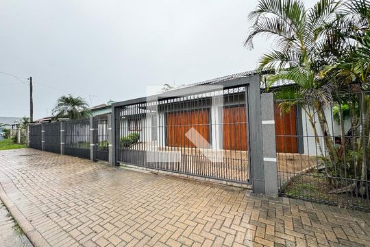 Fachada de casa à venda com 3 quartos, 942m² em Feitoria, São Leopoldo