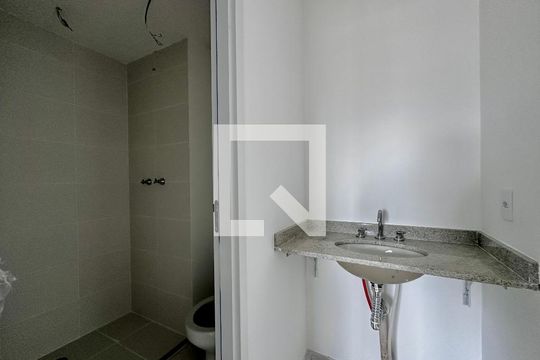 Banheiro de apartamento à venda com 2 quartos, 51m² em Santo Amaro, São Paulo