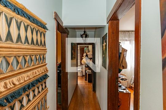 Corredor de casa à venda com 5 quartos, 316m² em Vila Paris, Belo Horizonte