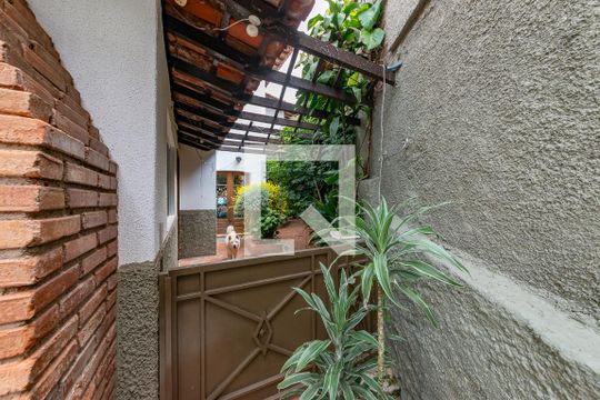 Quintal de casa à venda com 5 quartos, 316m² em Vila Paris, Belo Horizonte