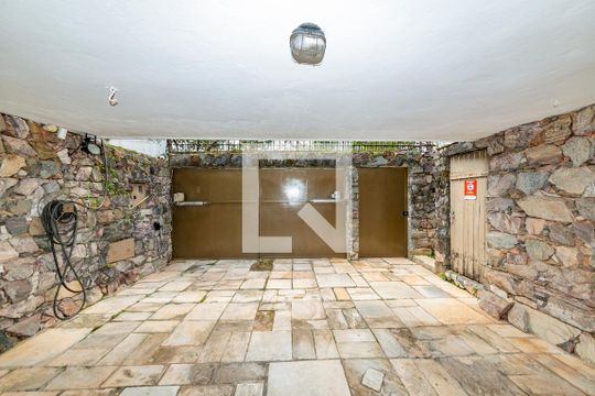 Garagem de casa à venda com 5 quartos, 316m² em Vila Paris, Belo Horizonte