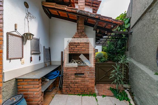 Churrasqueira de casa à venda com 5 quartos, 316m² em Vila Paris, Belo Horizonte