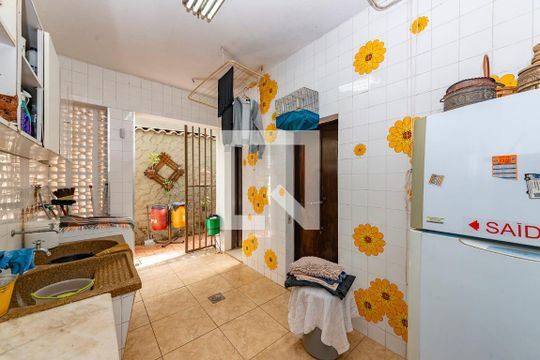 Área de Serviço de casa à venda com 5 quartos, 316m² em Vila Paris, Belo Horizonte