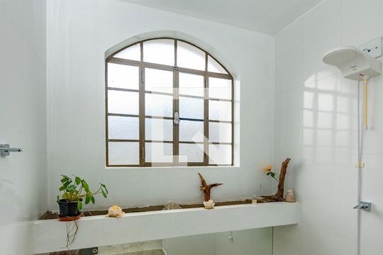 Banheiro Social de casa à venda com 5 quartos, 316m² em Vila Paris, Belo Horizonte
