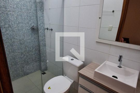 Banheiro de casa à venda com 3 quartos, 135m² em Igara, Canoas
