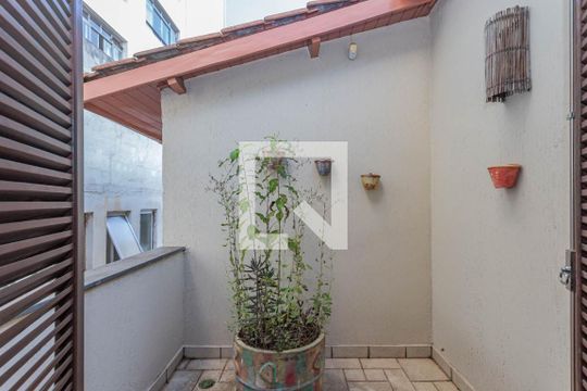 Varanda de casa à venda com 4 quartos, 799m² em Liberdade, São Paulo