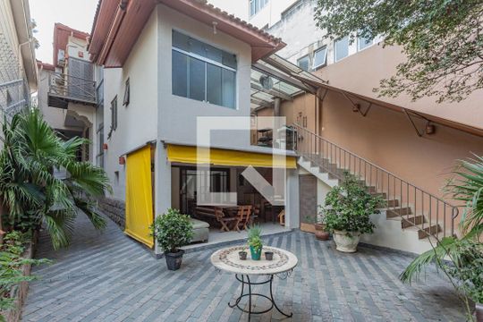 Quintal de casa à venda com 4 quartos, 799m² em Liberdade, São Paulo