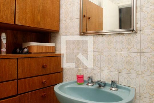 Banheiro 1 Quarto Suíte de apartamento à venda com 3 quartos, 144m² em Rio Branco, Porto Alegre