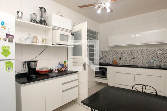 Cozinha de apartamento à venda com 3 quartos, 144m² em Rio Branco, Porto Alegre
