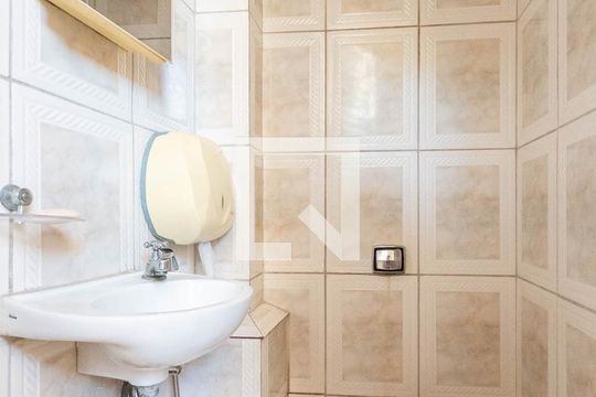 Banheiro de serviço de apartamento à venda com 3 quartos, 92m² em Rio Comprido, Rio de Janeiro