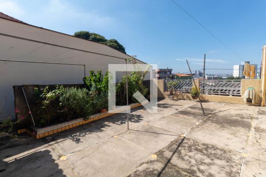 Quintal de casa à venda com 3 quartos, 160m² em Vila Euthalia, São Paulo