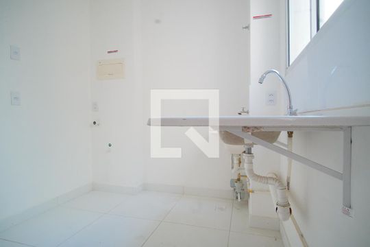 Cozinha de apartamento à venda com 2 quartos, 42m² em Rubem Berta, Porto Alegre