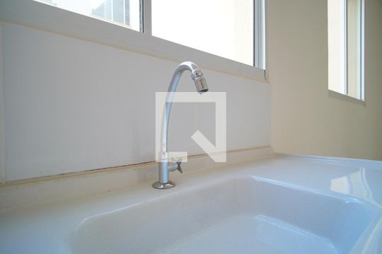 Cozinha - Torneira de apartamento à venda com 2 quartos, 42m² em Rubem Berta, Porto Alegre