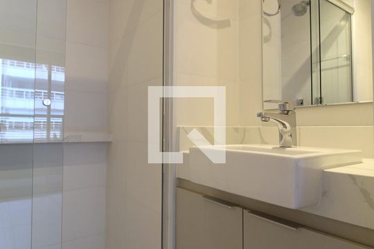 Banheiro da Suíte de kitnet/studio para alugar com 1 quarto, 22m² em Itaim Bibi, São Paulo