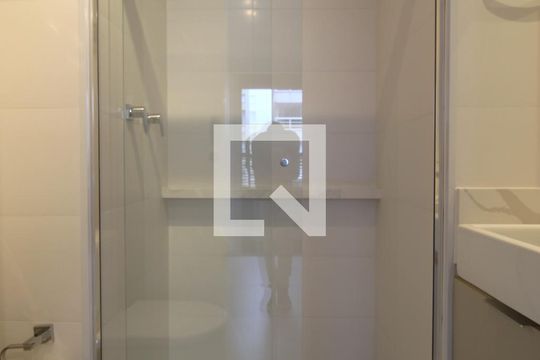 Banheiro da Suíte de kitnet/studio para alugar com 1 quarto, 22m² em Itaim Bibi, São Paulo