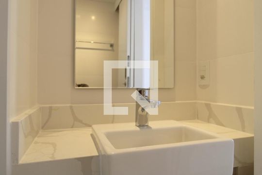 Banheiro da Suíte de kitnet/studio para alugar com 1 quarto, 22m² em Itaim Bibi, São Paulo