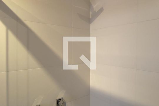 Banheiro da Suíte de kitnet/studio para alugar com 1 quarto, 22m² em Itaim Bibi, São Paulo