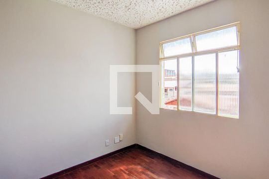 Quarto de apartamento para alugar com 2 quartos, 71m² em Pompéia, Belo Horizonte