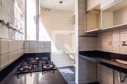Cozinha e Área de Serviço de apartamento para alugar com 2 quartos, 71m² em Pompéia, Belo Horizonte