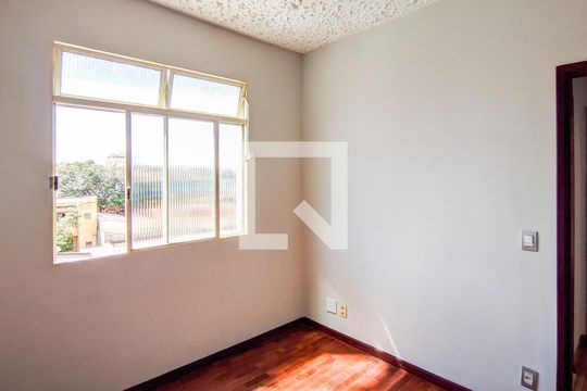 Quarto de apartamento para alugar com 2 quartos, 71m² em Pompéia, Belo Horizonte