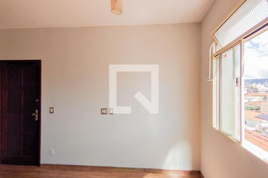 Sala de apartamento para alugar com 2 quartos, 71m² em Pompéia, Belo Horizonte
