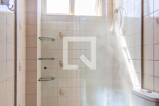 Banheiro de apartamento para alugar com 2 quartos, 71m² em Pompéia, Belo Horizonte