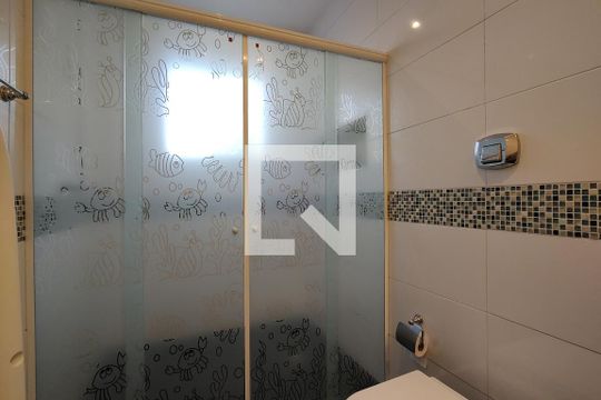Banheiro da Suíte 2 de casa de condomínio à venda com 5 quartos, 424m² em Anil, Rio de Janeiro