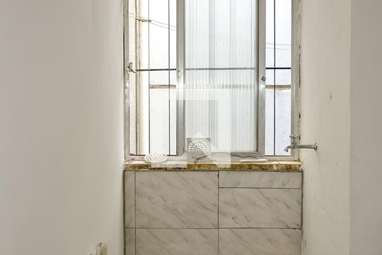 Cozinha e Área de Serviço de apartamento à venda com 2 quartos, 62m² em Menino Deus, Porto Alegre