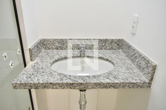 Banheiro de kitnet/studio para alugar com 0 quarto, 25m² em Vila da Saúde, São Paulo