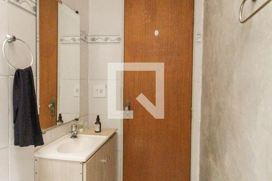 Banheiro de casa de condomínio à venda com 2 quartos, 62m² em Jardim Norma, São Paulo