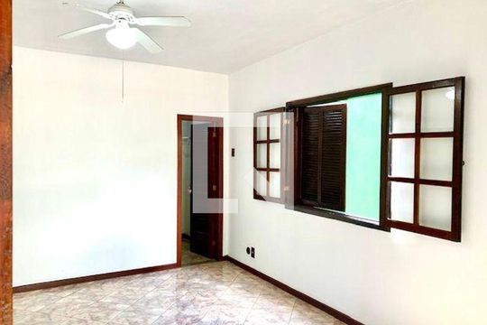 Casa à venda com 4 quartos, 273m² em Itaipu, Niterói