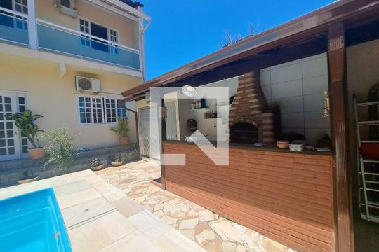Casa à venda com 4 quartos, 254m² em Itaipu, Niterói