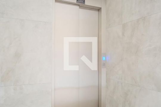 Área comum de casa de condomínio para alugar com 2 quartos, 42m² em Vila Granada, São Paulo