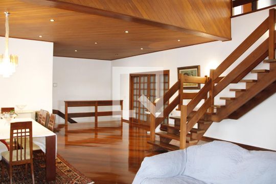 Sala  de casa de condomínio para alugar com 3 quartos, 779m² em Condomínio Estância Marambaia, Vinhedo
