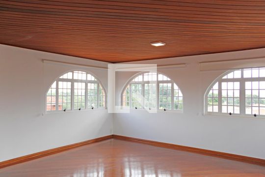 Sala 2 de casa de condomínio para alugar com 3 quartos, 779m² em Condomínio Estância Marambaia, Vinhedo