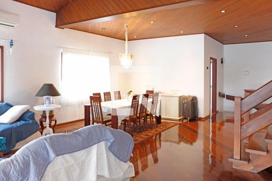 Sala  de casa de condomínio para alugar com 3 quartos, 779m² em Condomínio Estância Marambaia, Vinhedo