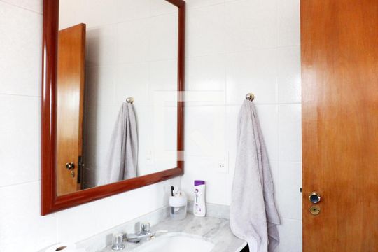 Banheiro do Quarto 3 de casa de condomínio para alugar com 3 quartos, 779m² em Condomínio Estância Marambaia, Vinhedo