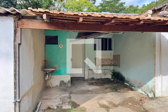 Fachada de casa para alugar com 1 quarto, 55m² em Recreio dos Bandeirantes, Rio de Janeiro